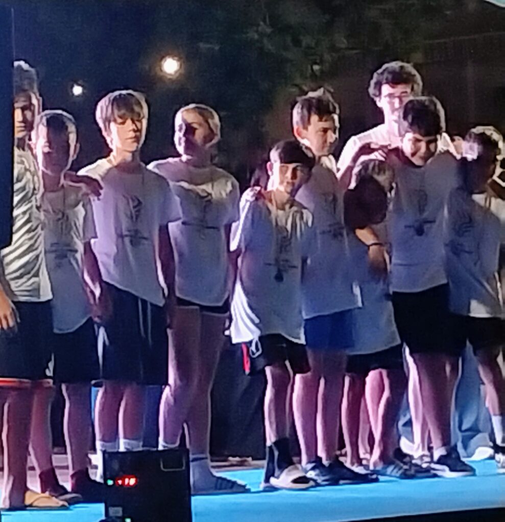 I ragazzi del Bondone sul palco durante la serata del Festival